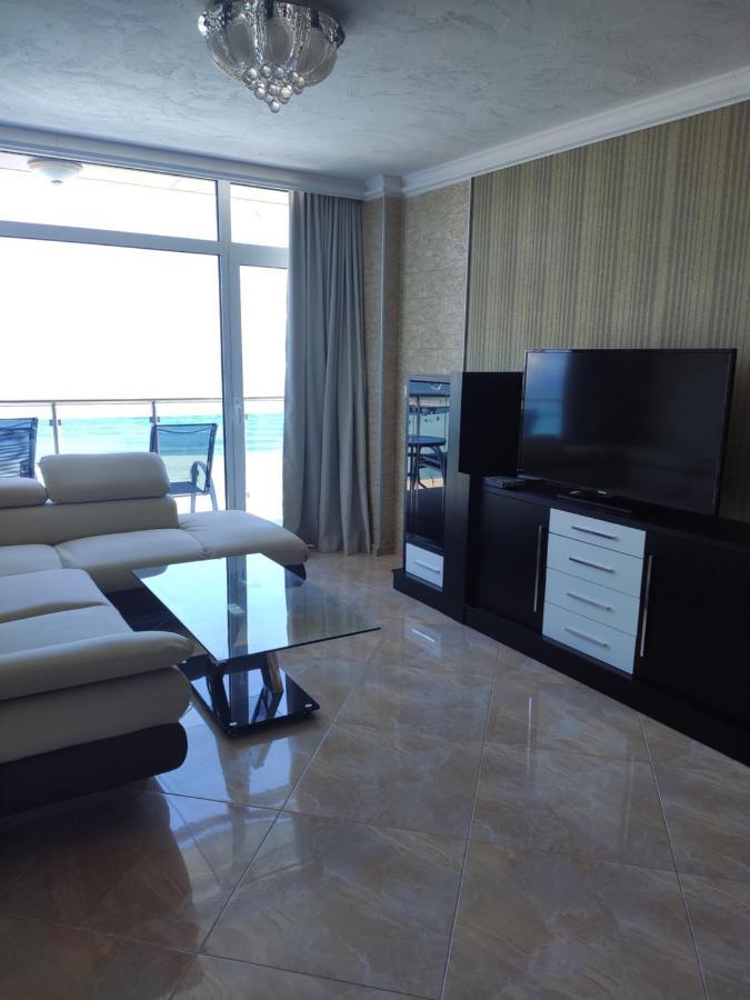 Deluxe Apartments Gallery 2 ซันนีบีช ภายนอก รูปภาพ