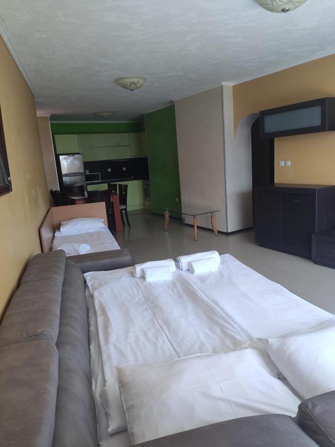 Deluxe Apartments Gallery 2 ซันนีบีช ภายนอก รูปภาพ