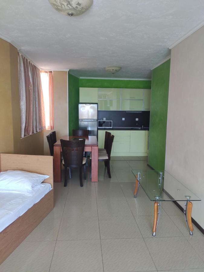 Deluxe Apartments Gallery 2 ซันนีบีช ภายนอก รูปภาพ