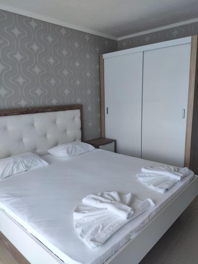 Deluxe Apartments Gallery 2 ซันนีบีช ภายนอก รูปภาพ