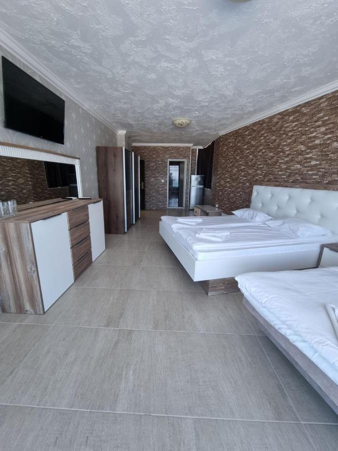 Deluxe Apartments Gallery 2 ซันนีบีช ภายนอก รูปภาพ