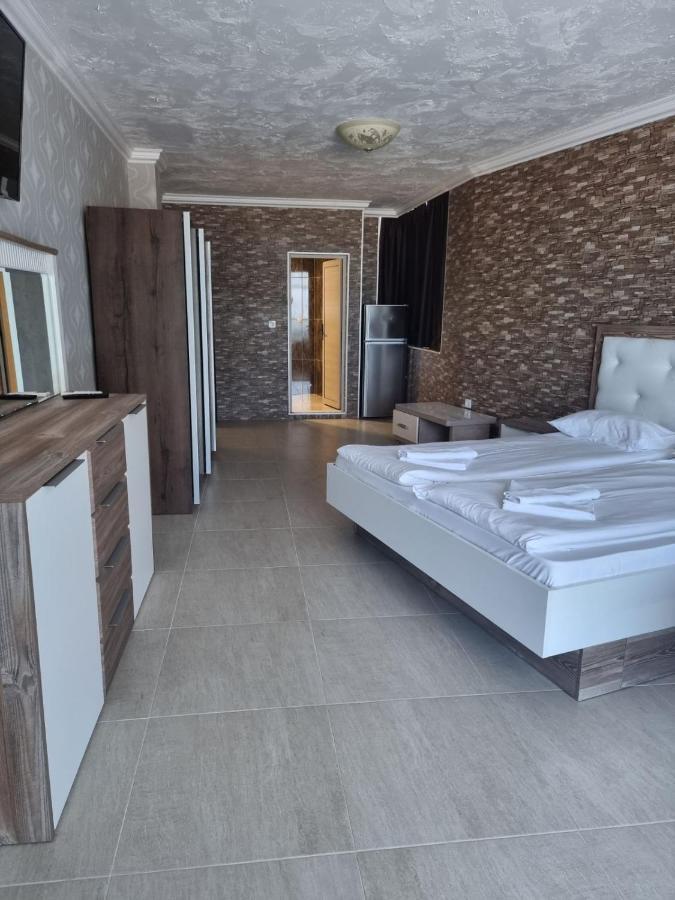 Deluxe Apartments Gallery 2 ซันนีบีช ภายนอก รูปภาพ