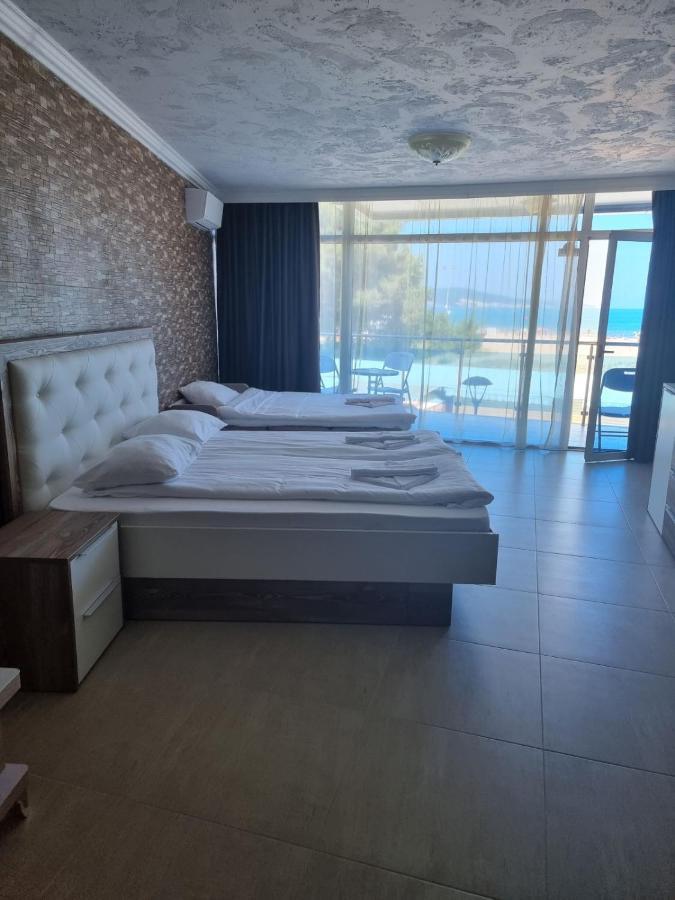 Deluxe Apartments Gallery 2 ซันนีบีช ภายนอก รูปภาพ