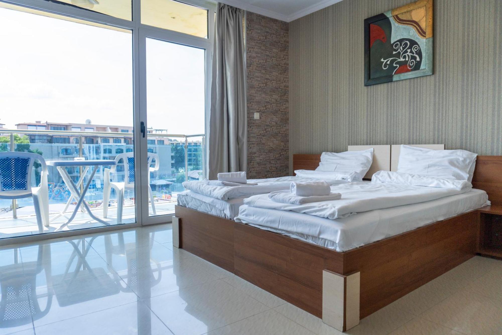 Deluxe Apartments Gallery 2 ซันนีบีช ภายนอก รูปภาพ