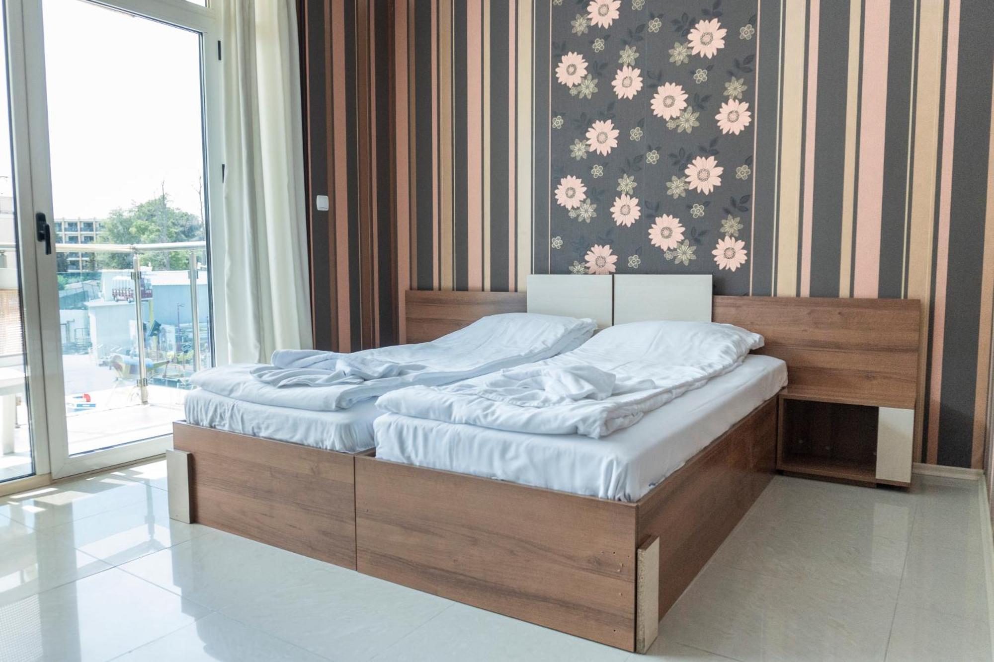 Deluxe Apartments Gallery 2 ซันนีบีช ภายนอก รูปภาพ