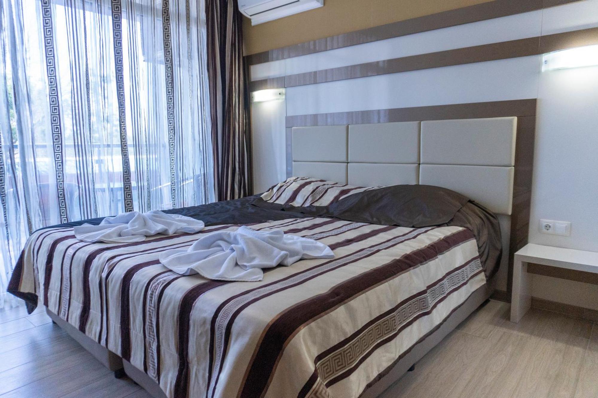 Deluxe Apartments Gallery 2 ซันนีบีช ภายนอก รูปภาพ