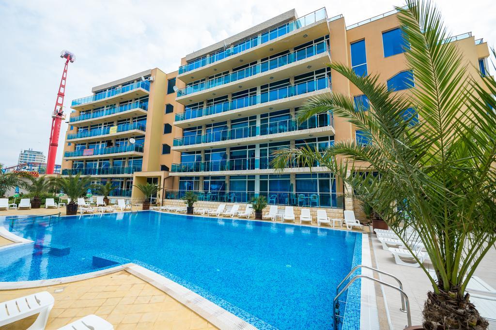 Deluxe Apartments Gallery 2 ซันนีบีช ภายนอก รูปภาพ