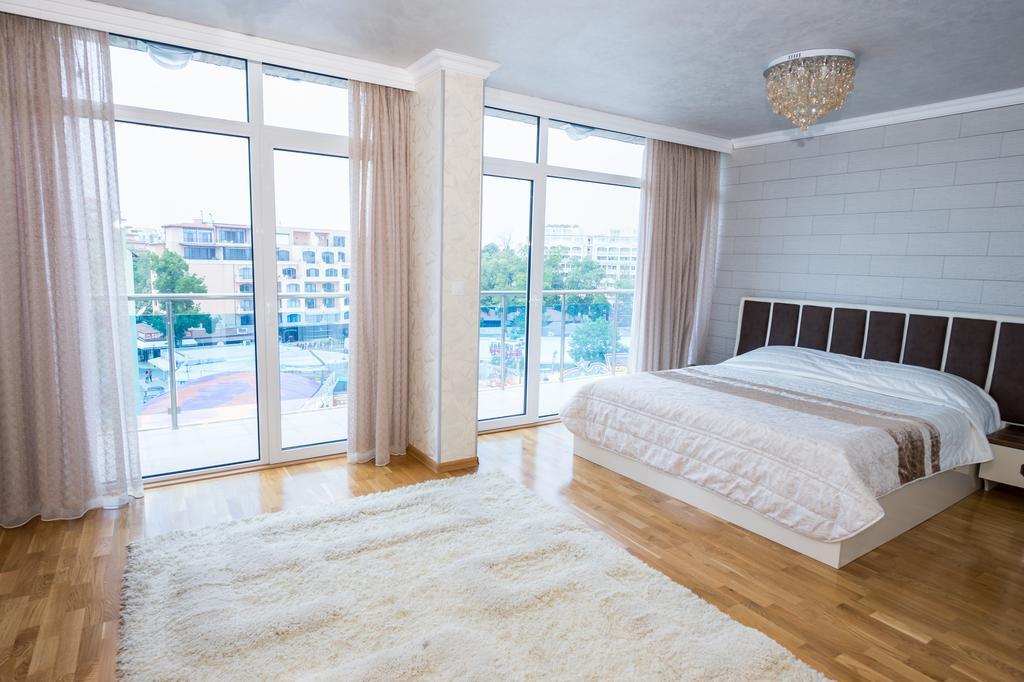 Deluxe Apartments Gallery 2 ซันนีบีช ภายนอก รูปภาพ