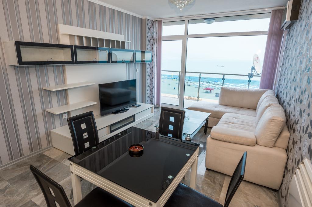 Deluxe Apartments Gallery 2 ซันนีบีช ภายนอก รูปภาพ