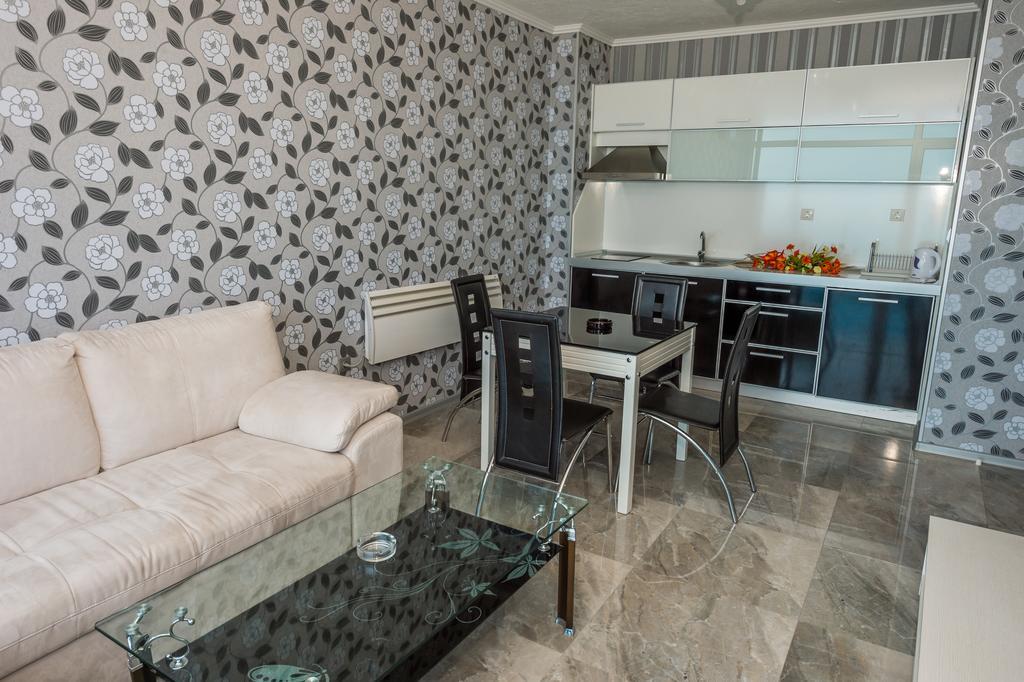 Deluxe Apartments Gallery 2 ซันนีบีช ภายนอก รูปภาพ