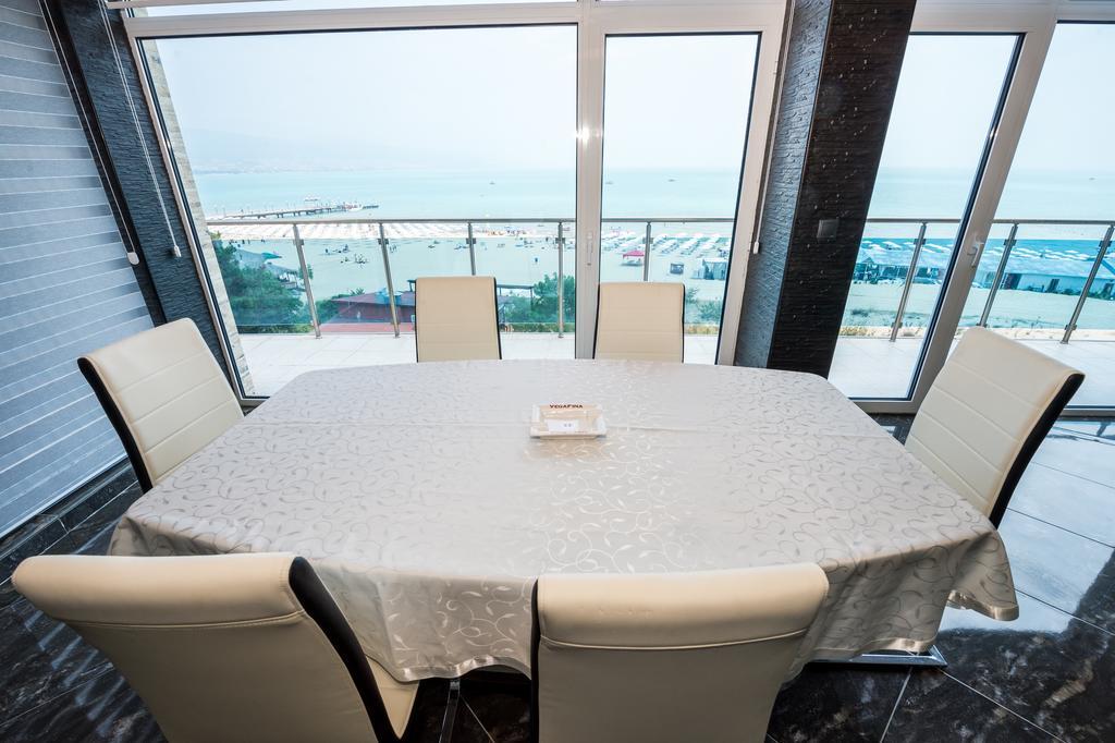 Deluxe Apartments Gallery 2 ซันนีบีช ภายนอก รูปภาพ